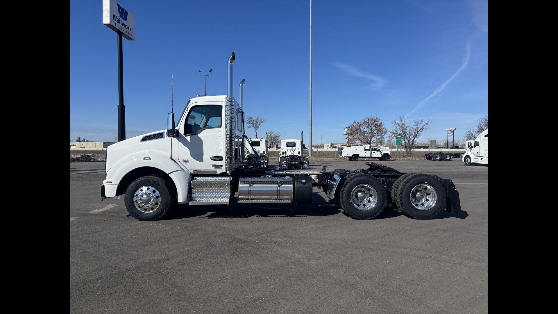2026 Kenworth T880 - image 2