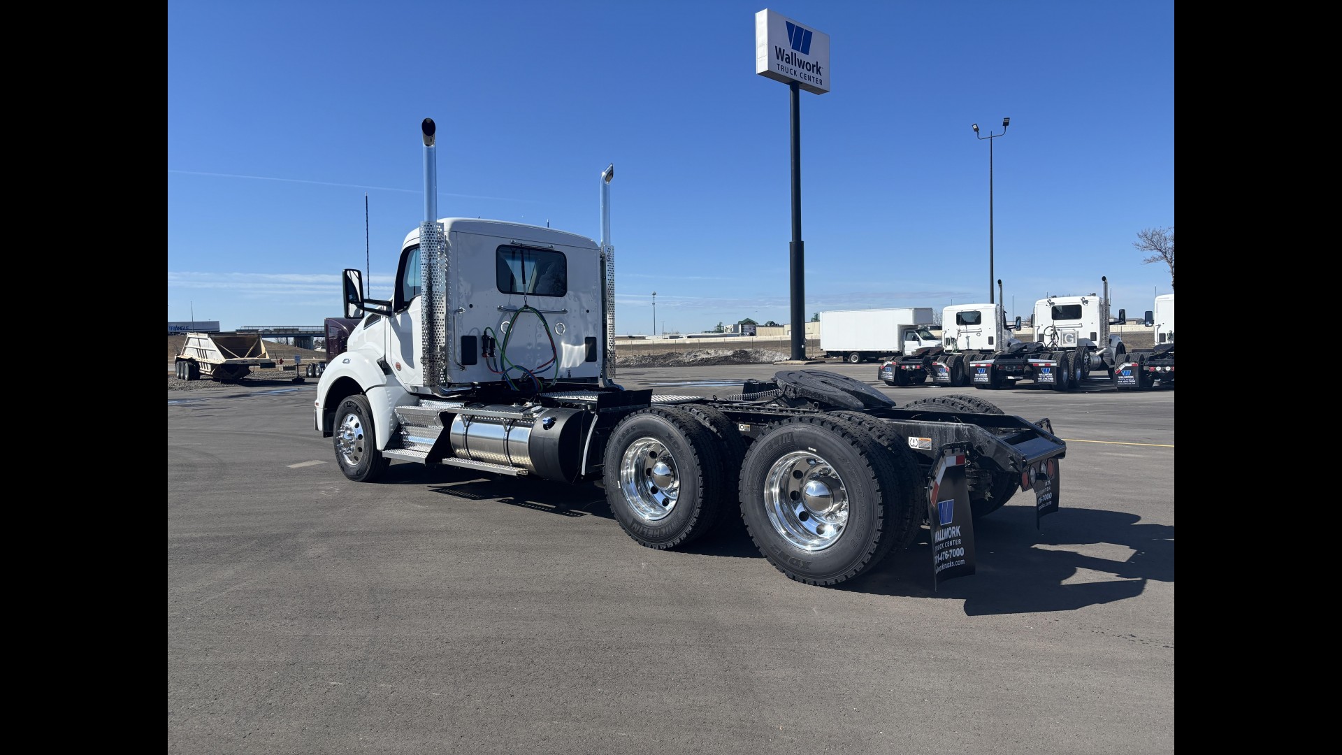 2026 Kenworth T880 - image 3