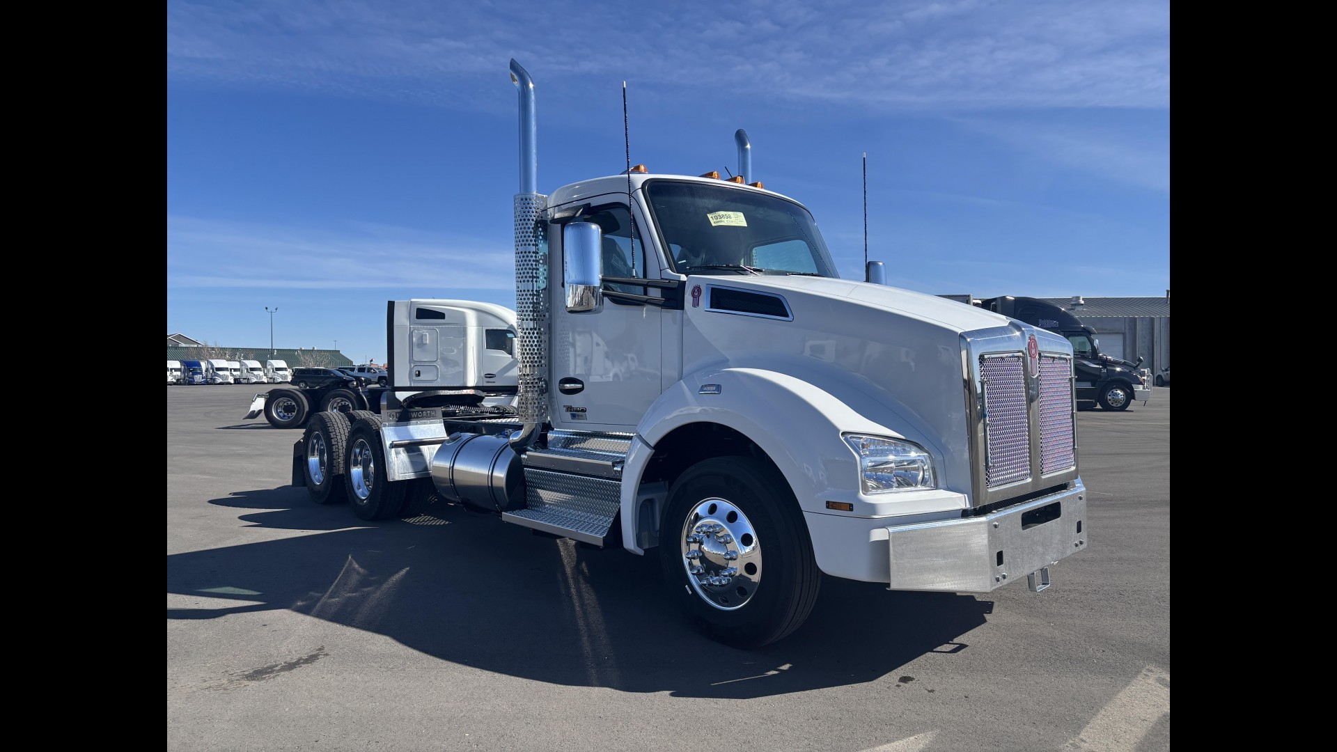 2026 Kenworth T880 - image 7
