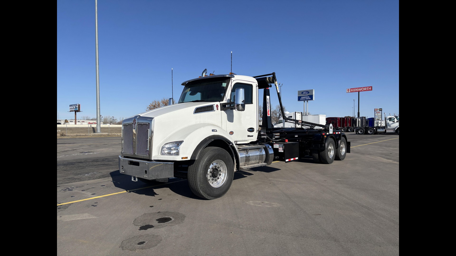 2026 Kenworth T880 - image 1