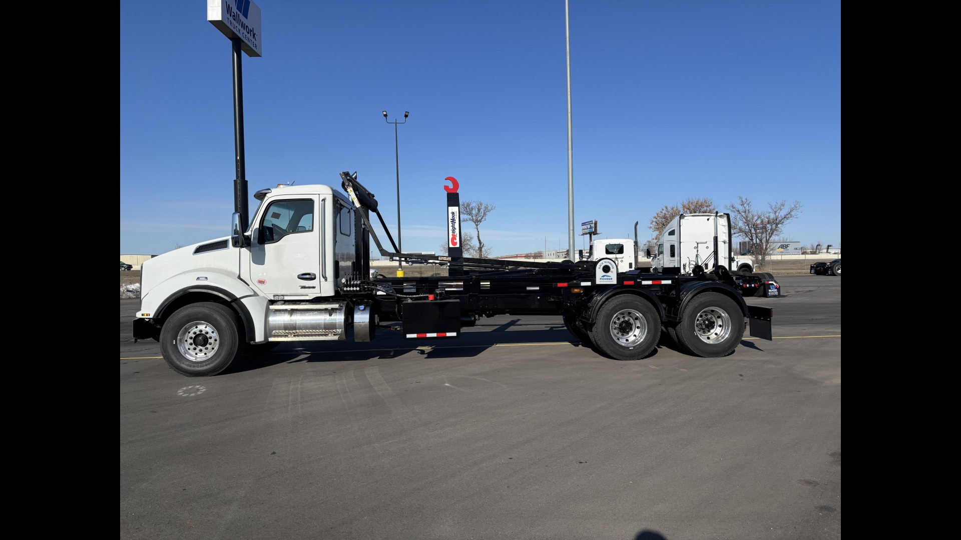 2026 Kenworth T880 - image 2