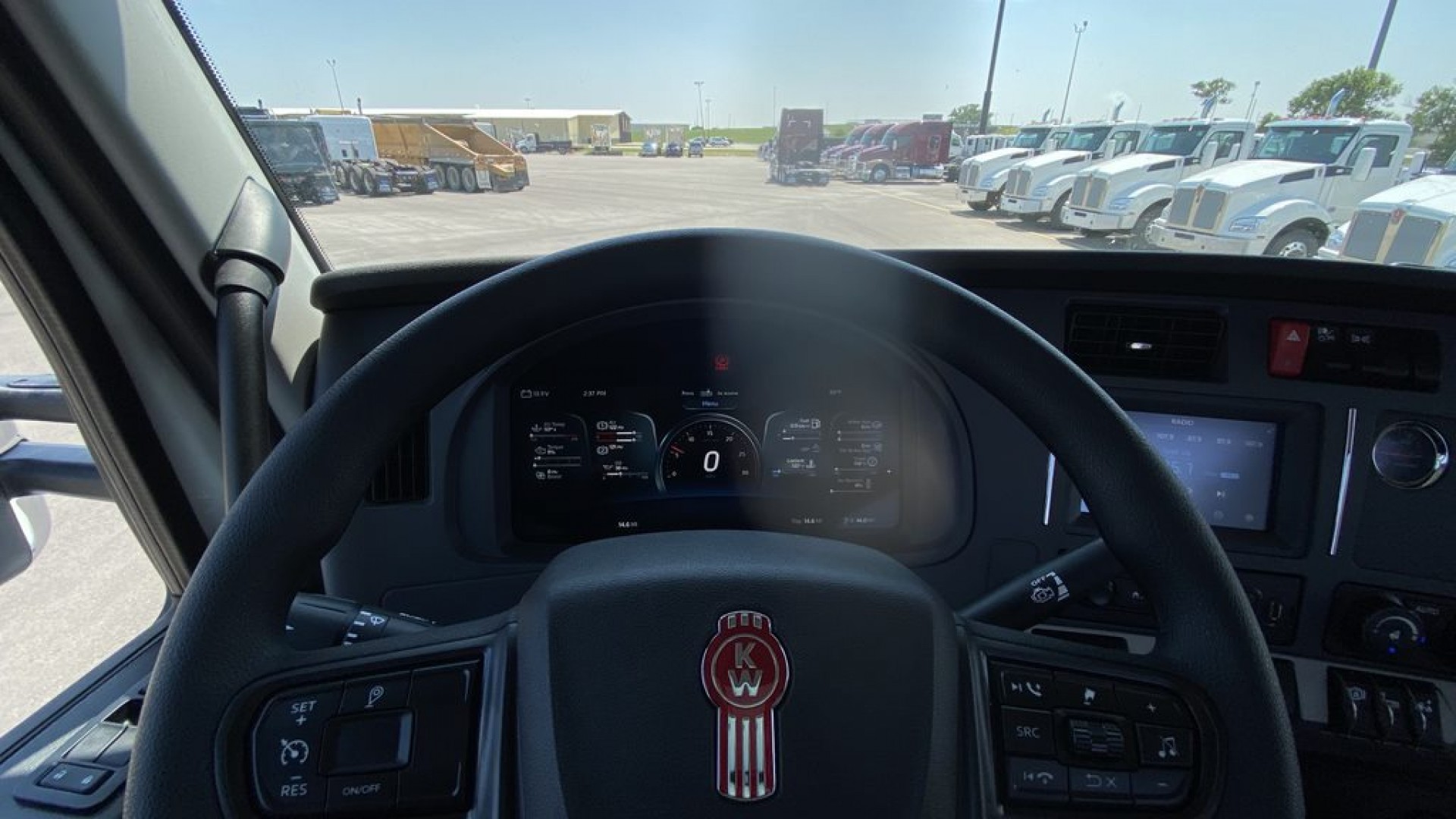 2026 Kenworth T880 - image 15