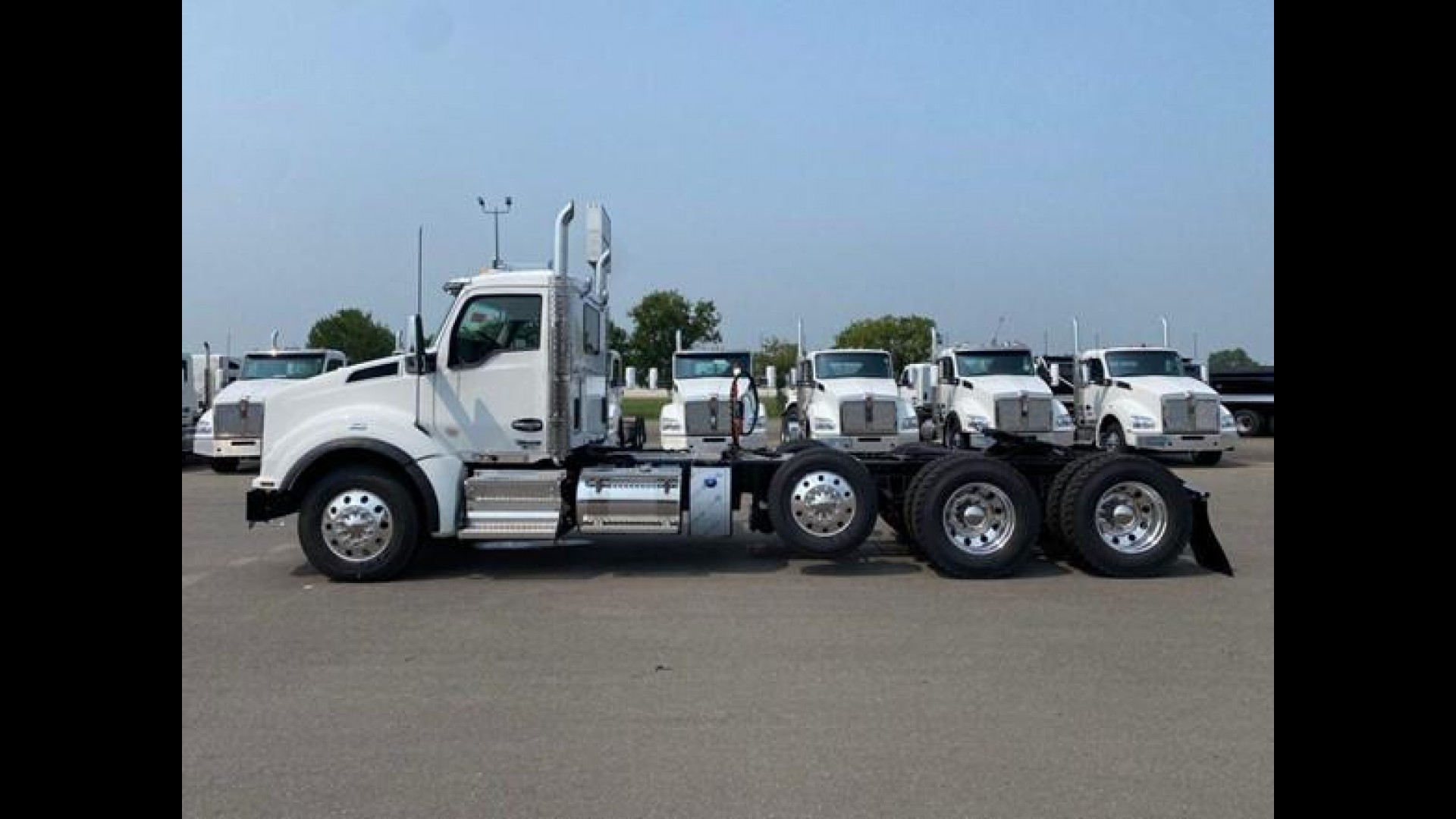 2026 Kenworth T880 - image 2