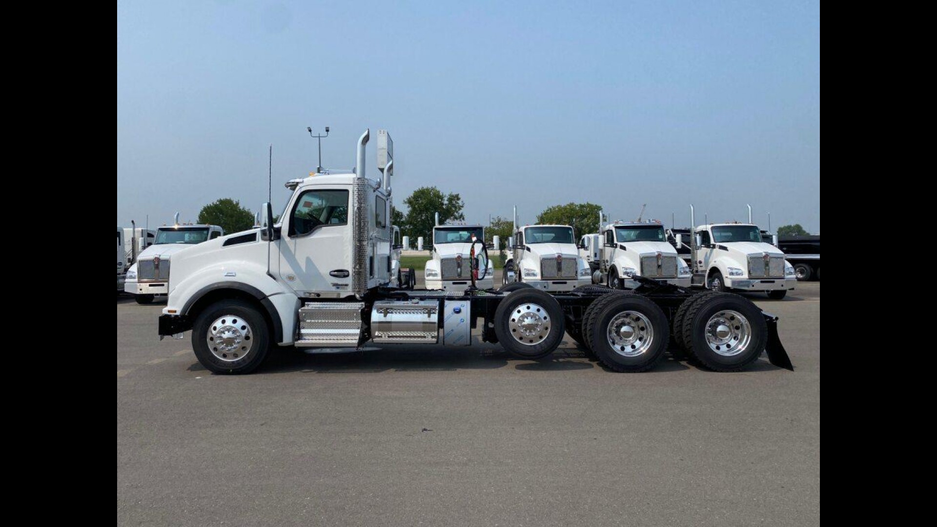 2026 Kenworth T880 - image 2