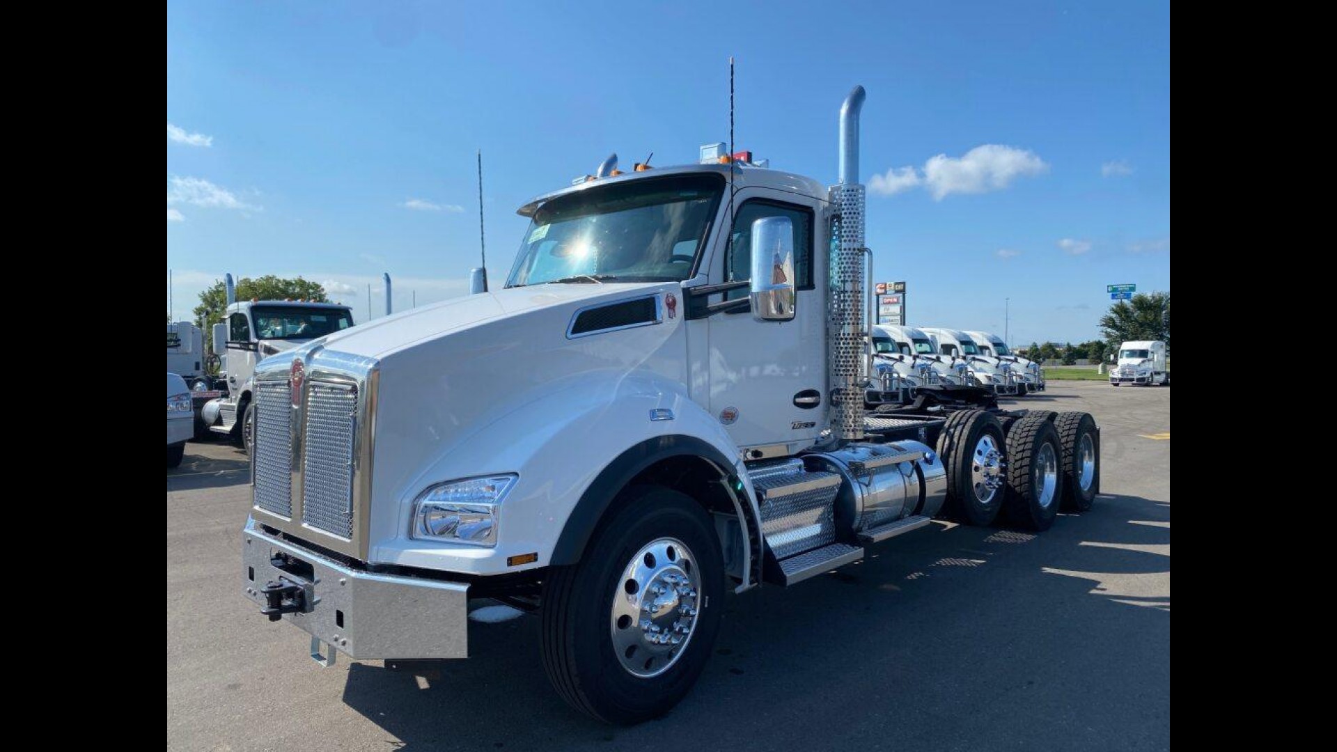 2026 Kenworth T880 - image 1