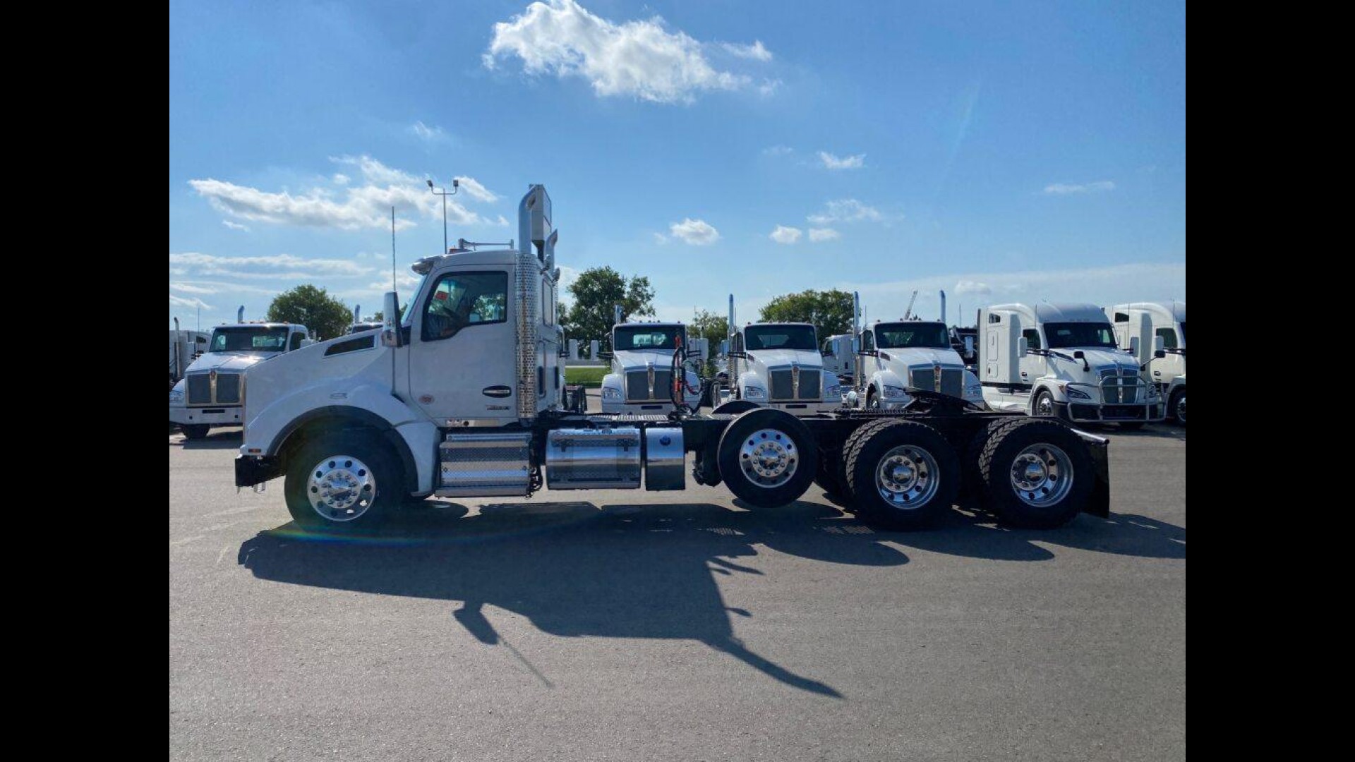 2026 Kenworth T880 - image 2