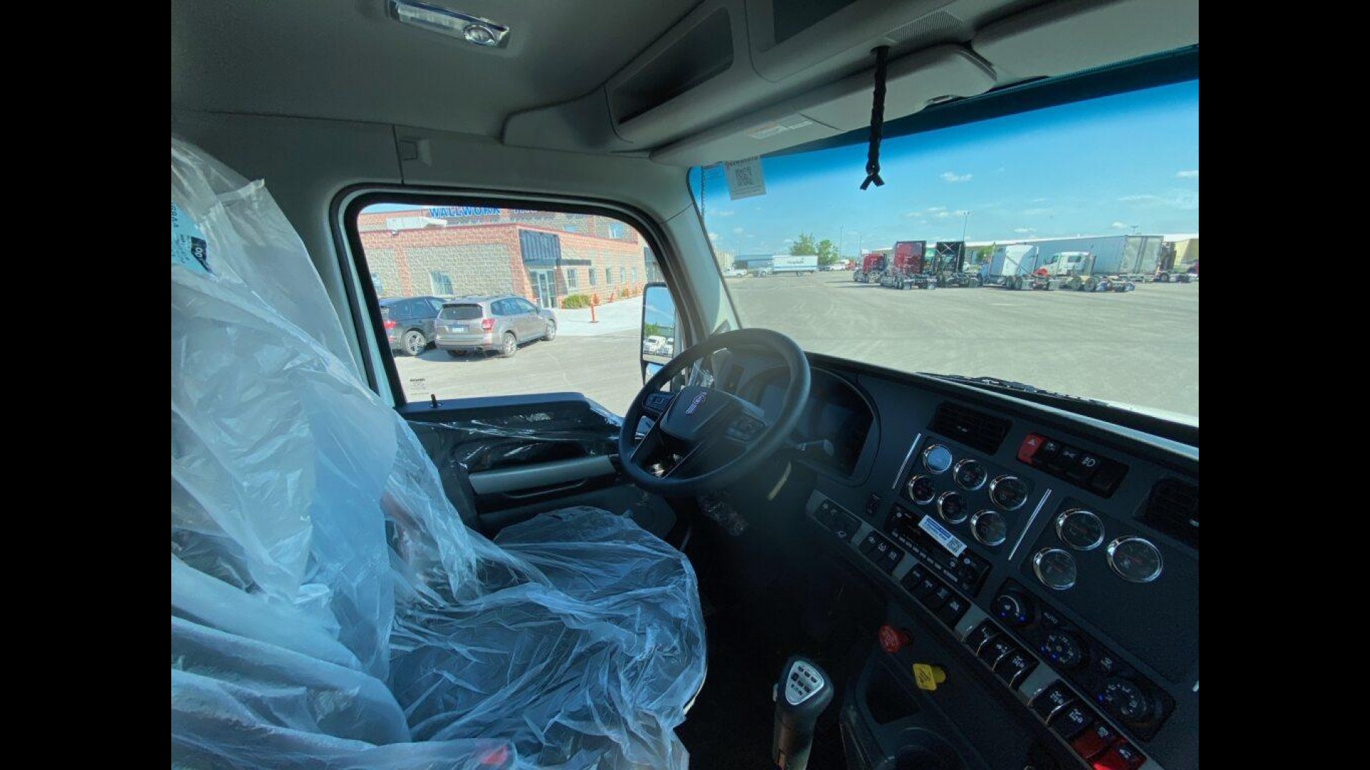 2026 Kenworth T880 - image 11