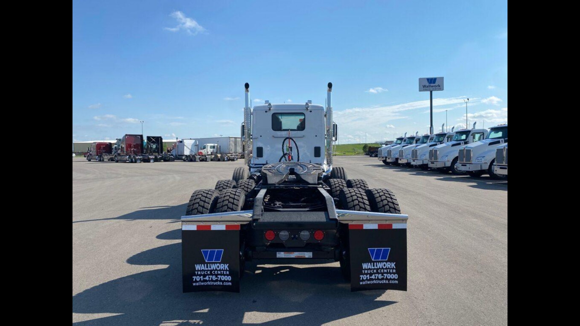 2026 Kenworth T880 - image 4