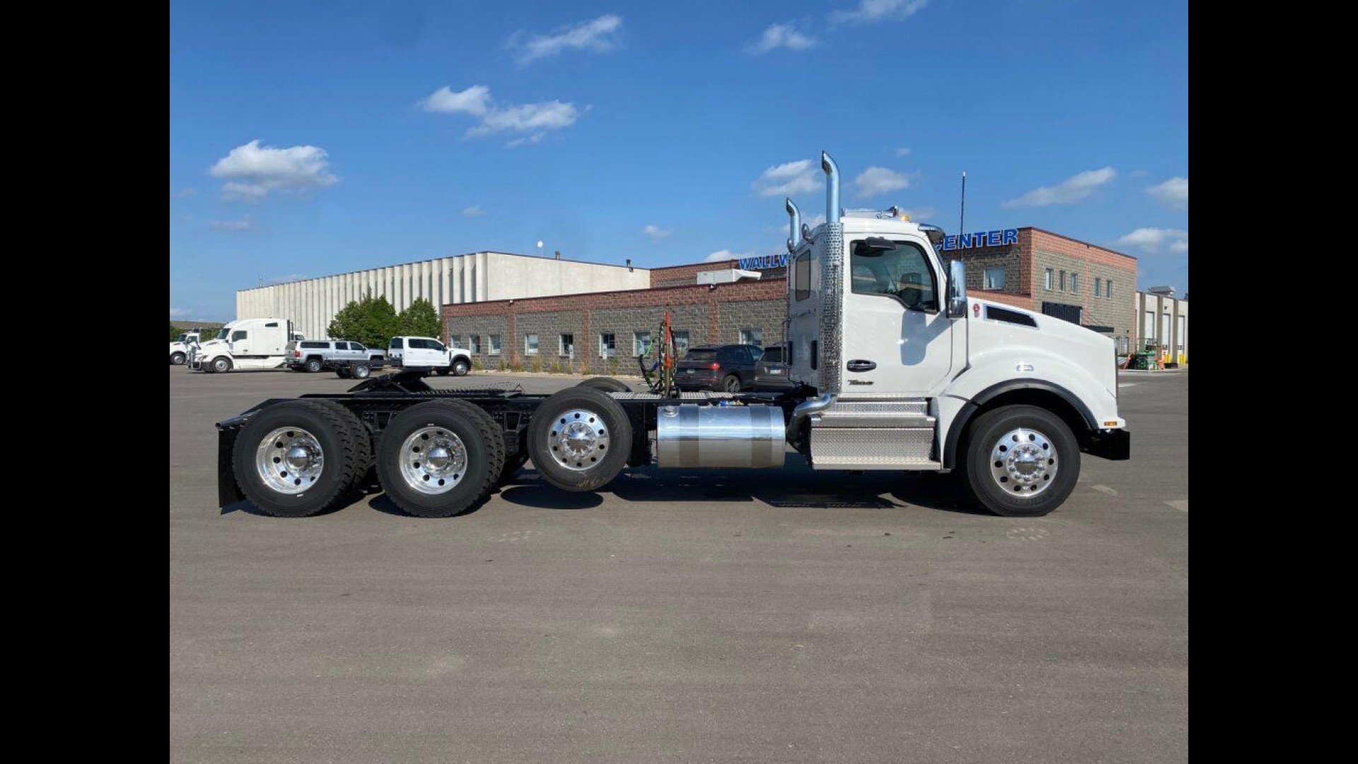 2026 Kenworth T880 - image 6