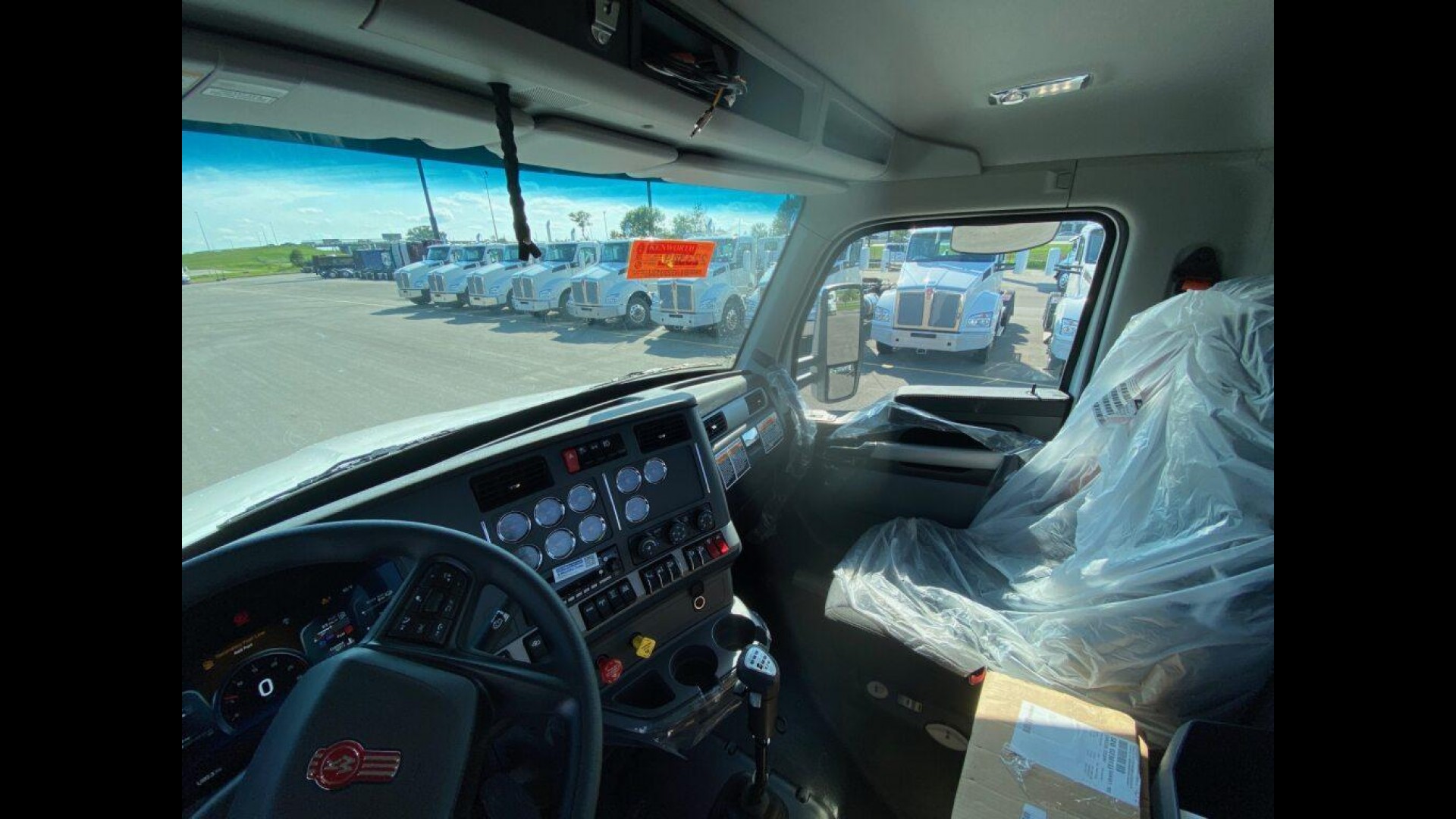 2026 Kenworth T880 - image 9