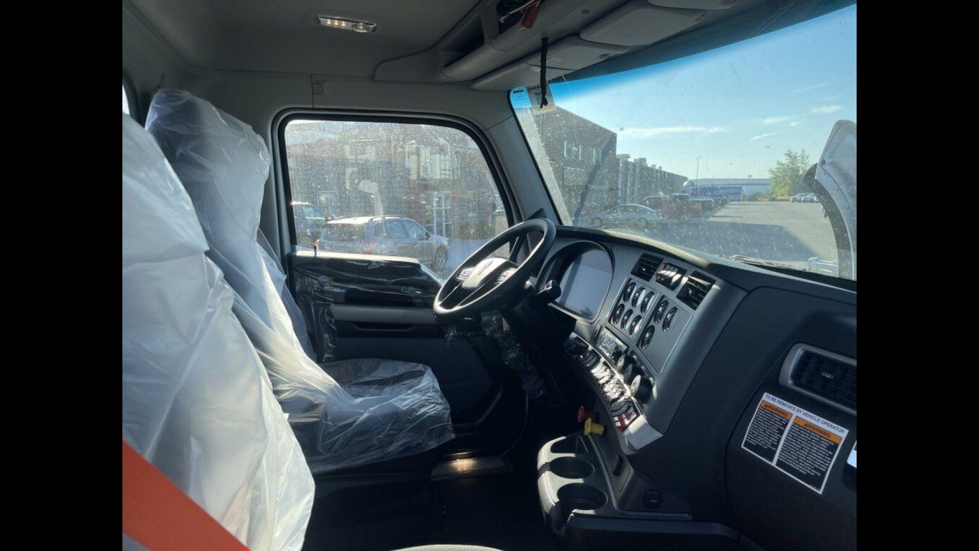 2026 Kenworth T880 - image 12