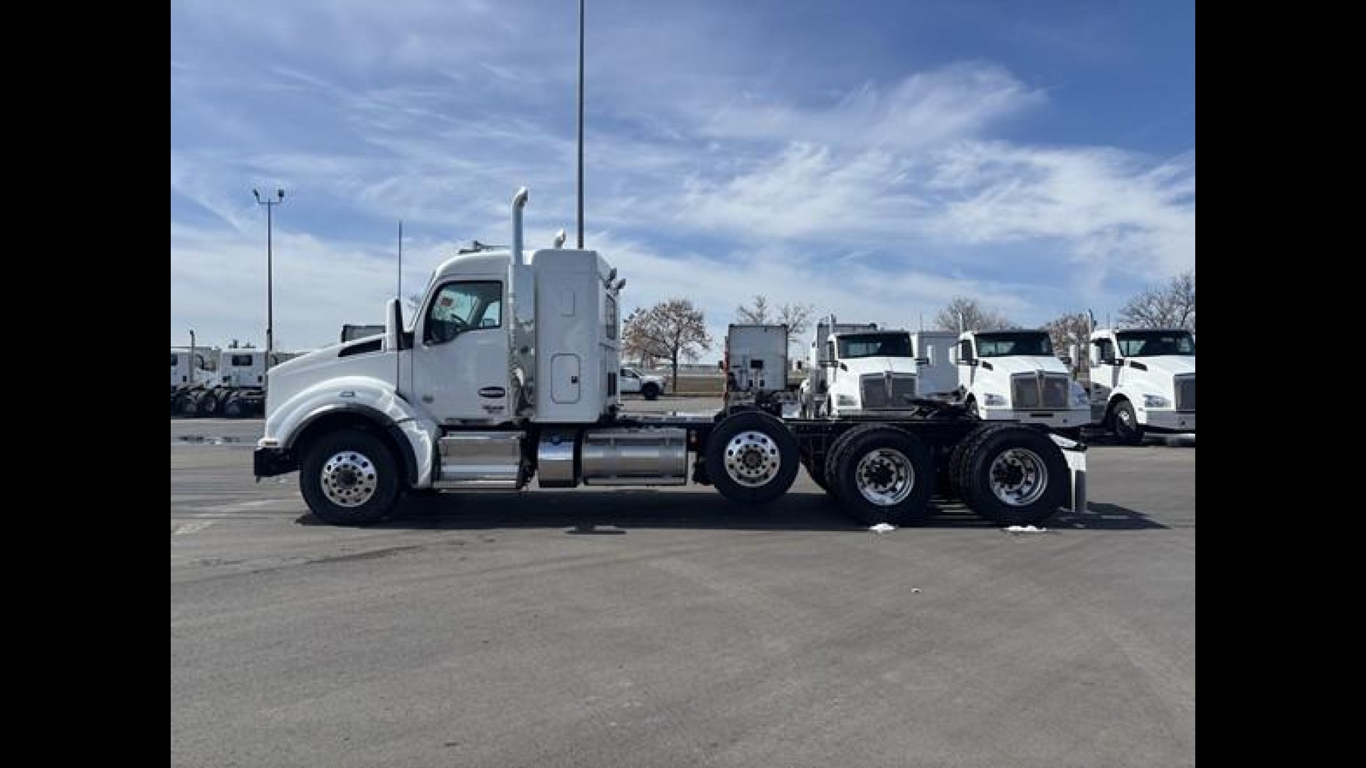 2026 Kenworth T880 - image 2