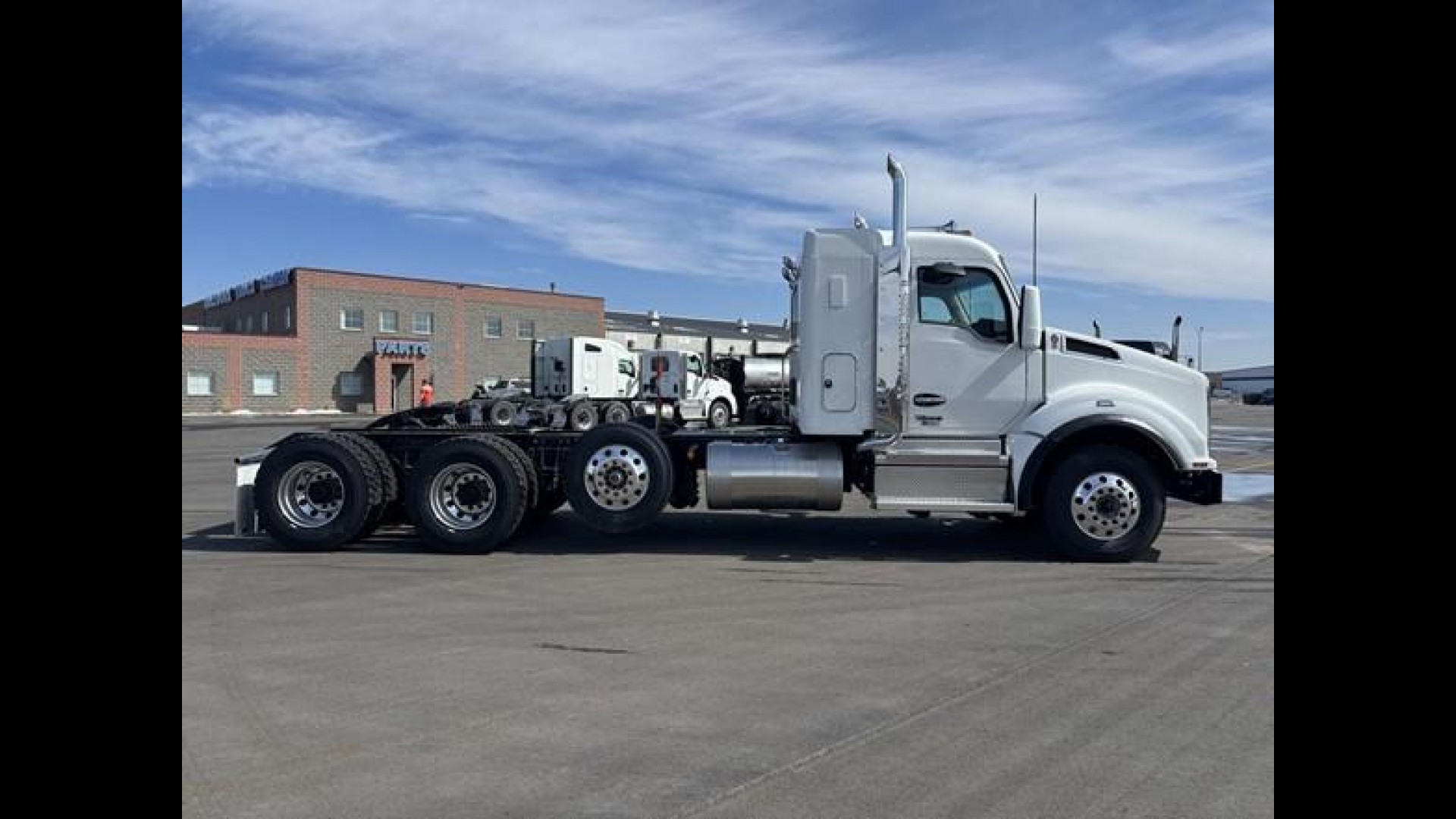 2026 Kenworth T880 - image 6