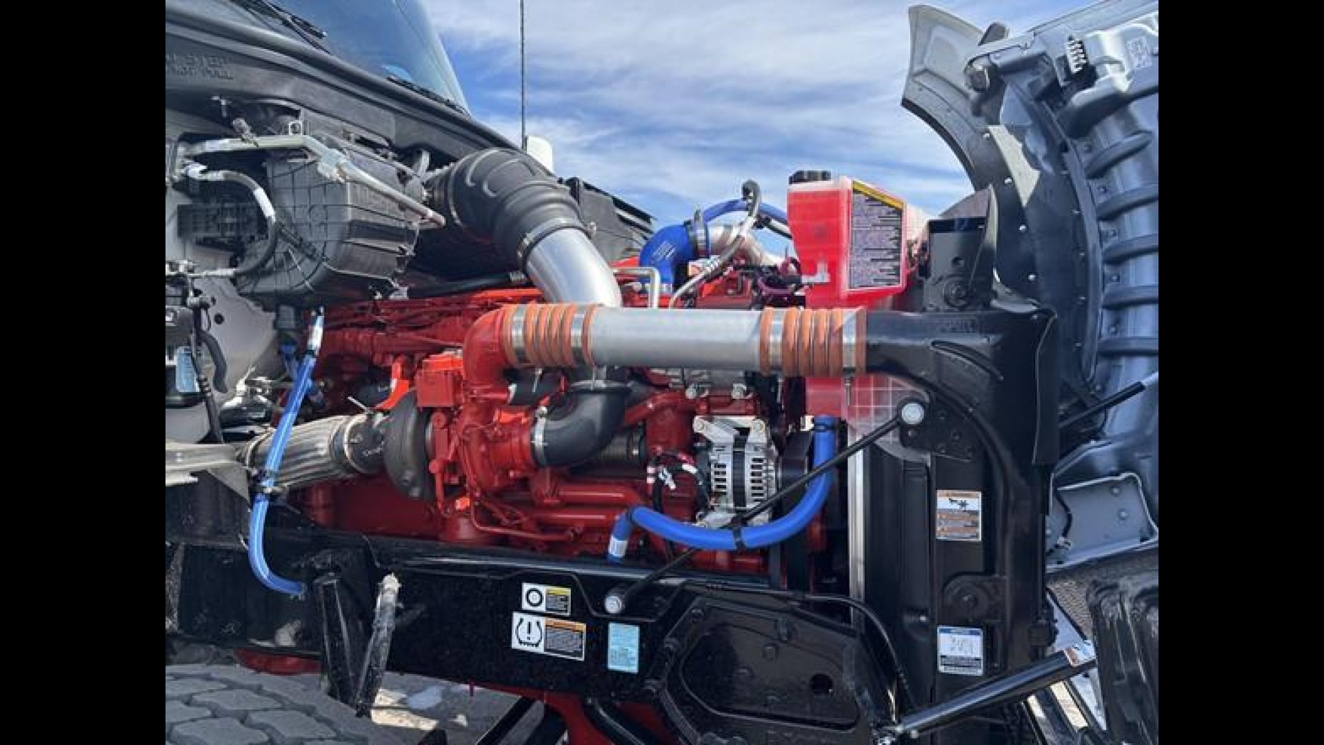 2026 Kenworth T880 - image 10