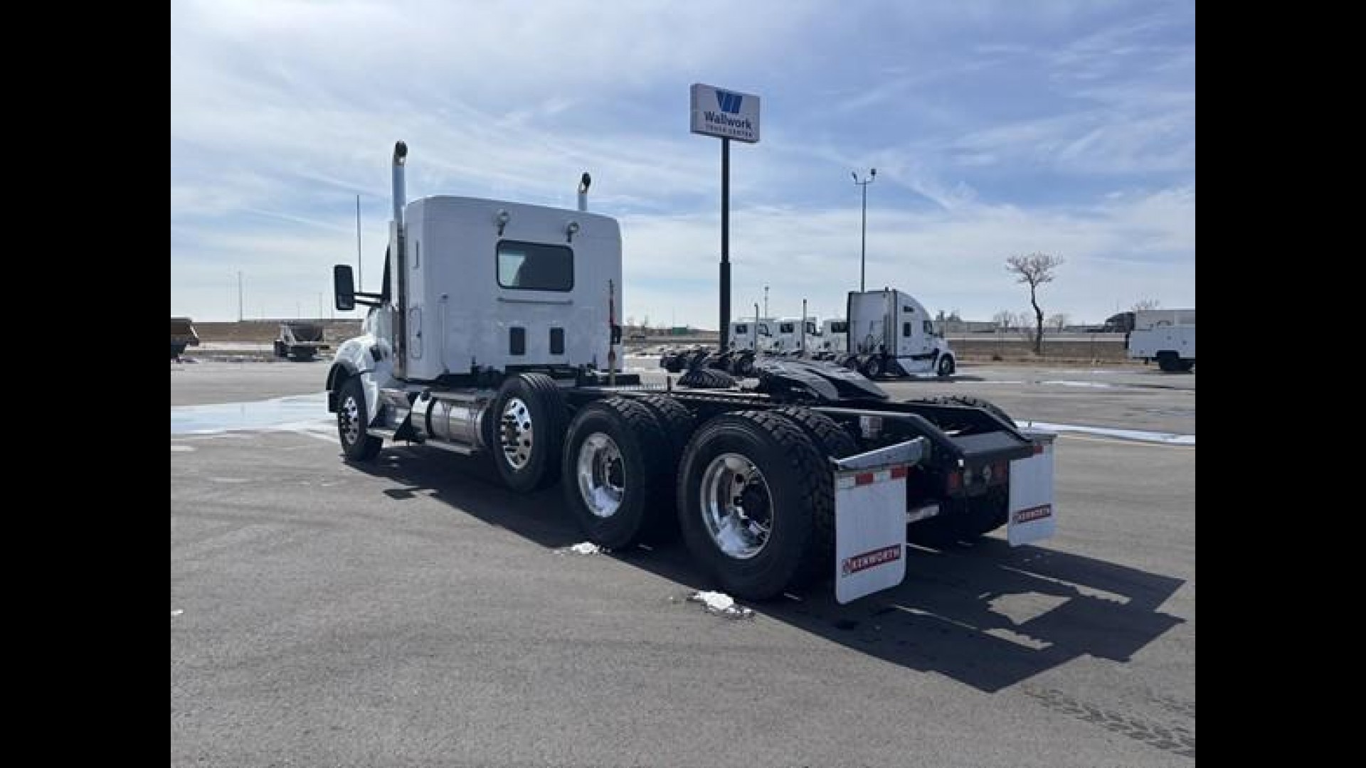 2026 Kenworth T880 - image 3