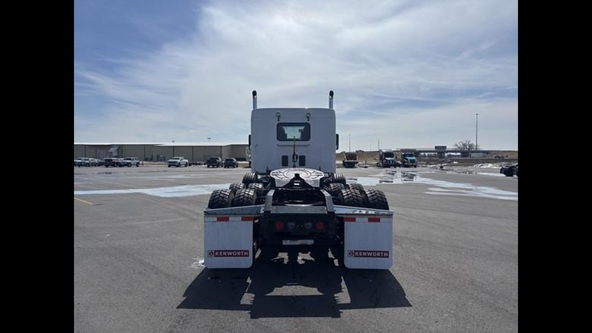 2026 Kenworth T880 - image 4