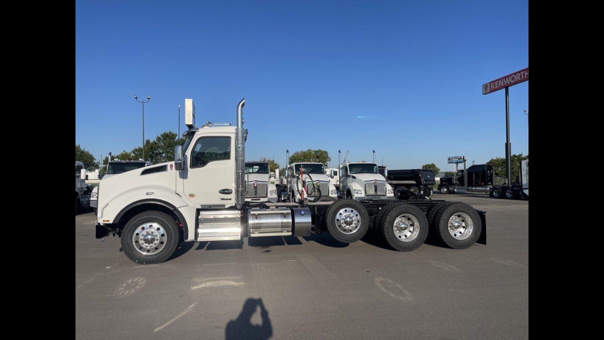 2026 Kenworth T880 - image 2